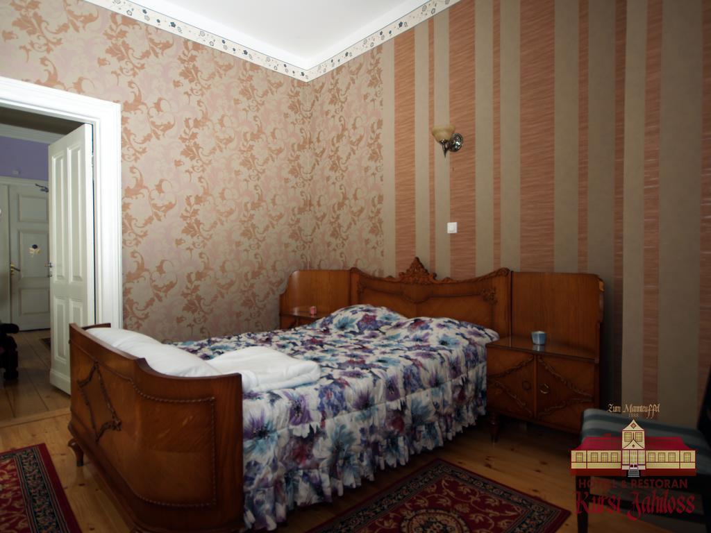 Kursi Hunting Manor Otel Puurmani Oda fotoğraf