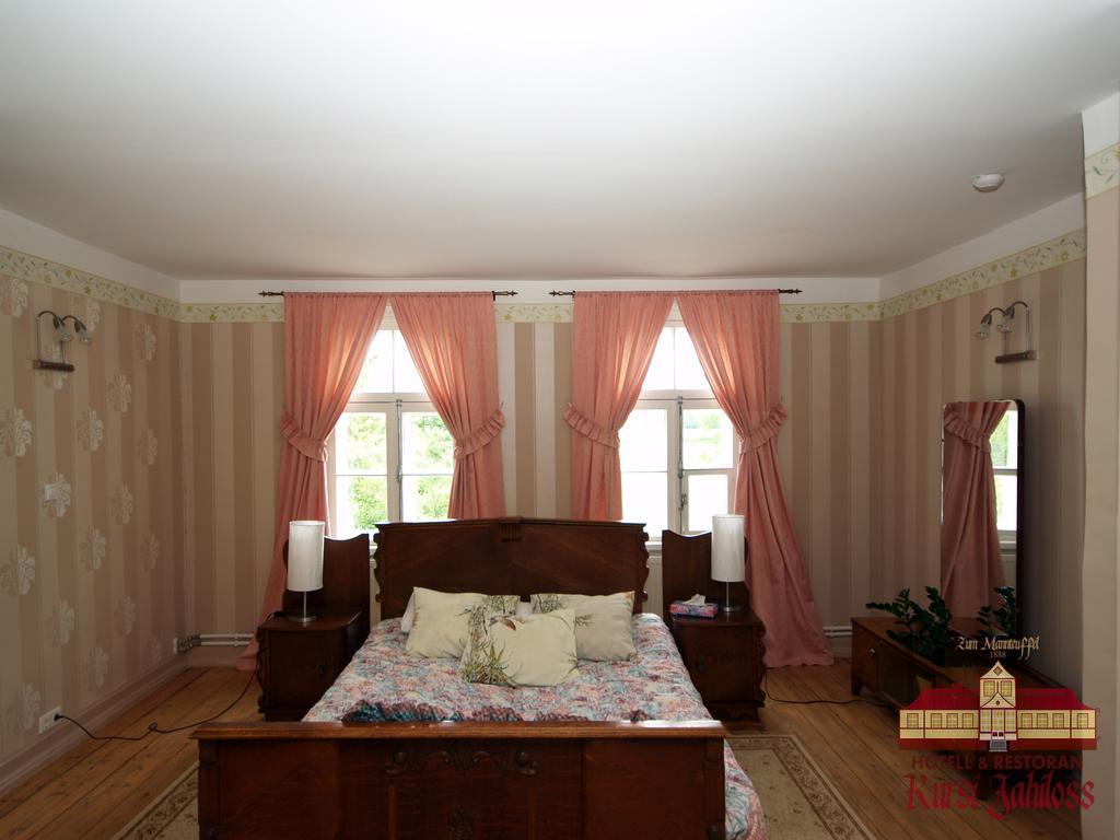 Kursi Hunting Manor Otel Puurmani Oda fotoğraf