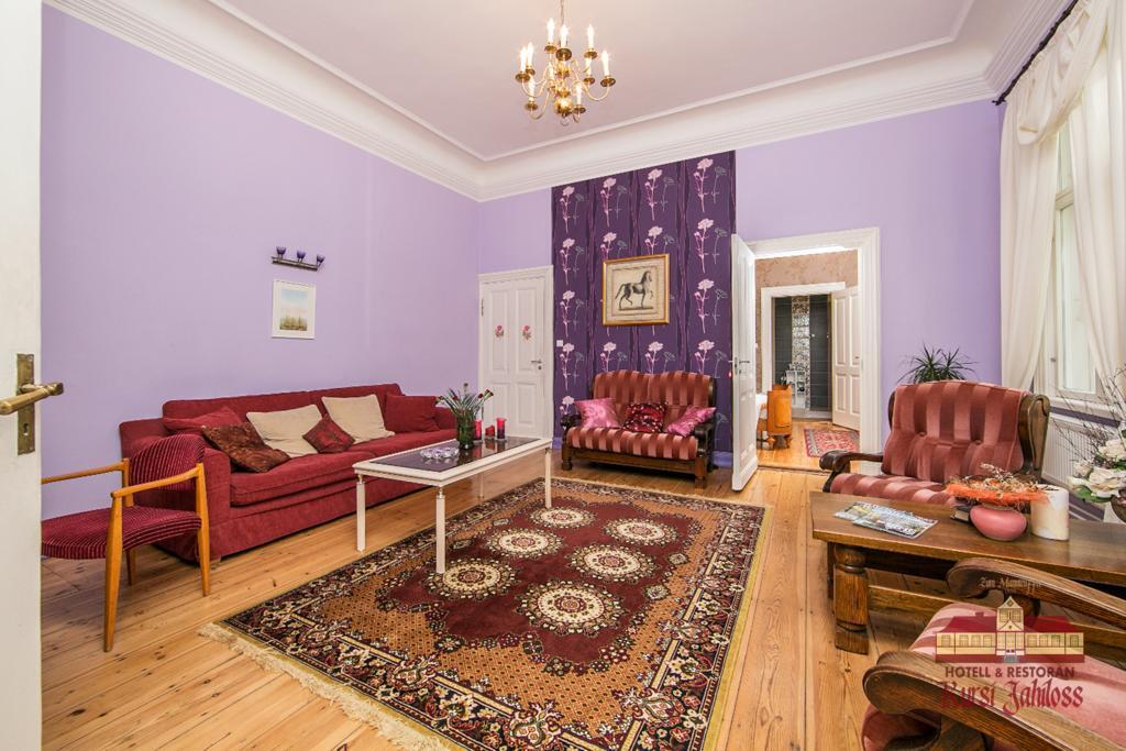 Kursi Hunting Manor Otel Puurmani Oda fotoğraf